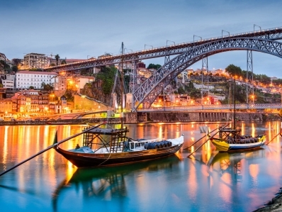 Porto, its wines and the Douro. Gastronomic river cruise.